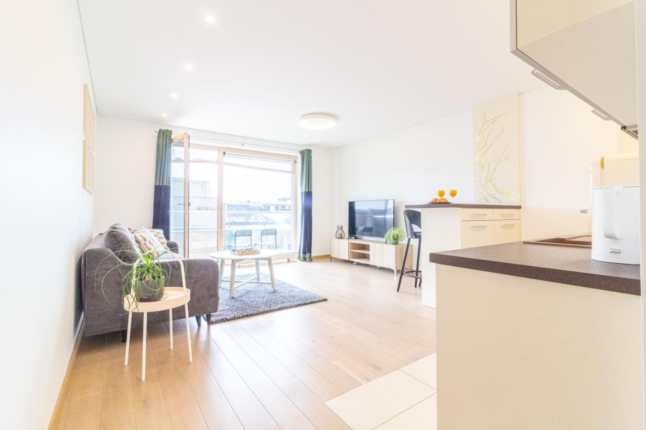 Cohost I Sunny Center Apt, Covered Parking, Balcony & Self Check-In Каунас Экстерьер фото